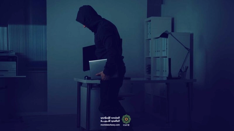 مديري يسرق