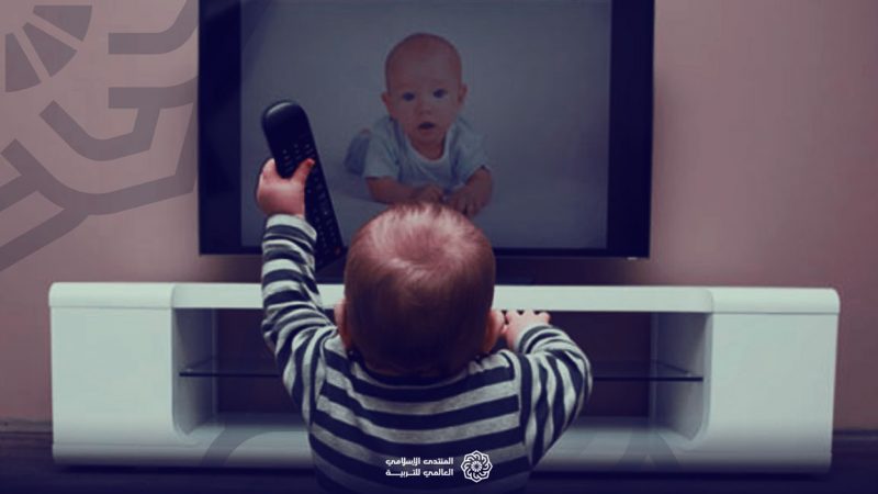 مشاهدة الأطفال التلفزيون.. تأثيرات سلبية ونقاط مهمة للحماية